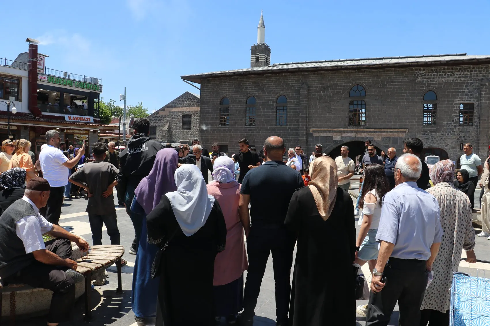 Diyarbakır sokaklarında bayram bereketi