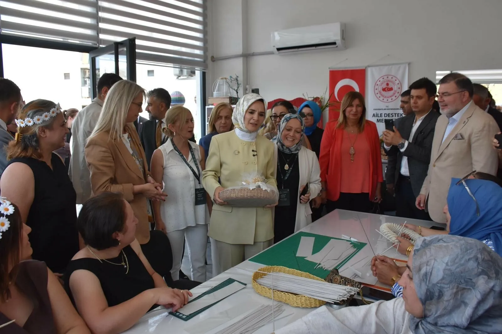 Bakan Göktaş İzmir’de kadın girişimcilerle buluştu