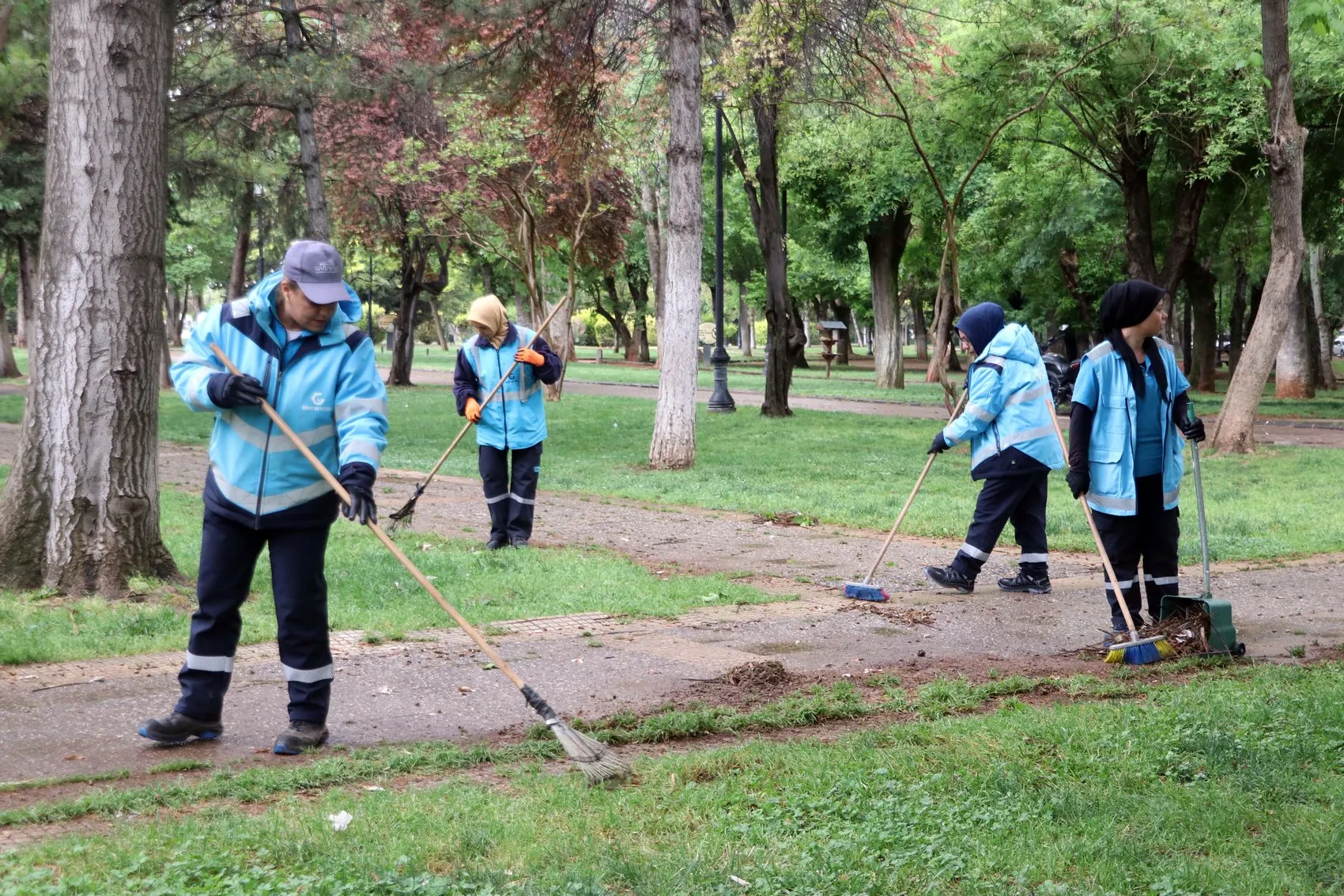 Gaziantep’in sokaklarını artık 40 kadın işçi temizliyor