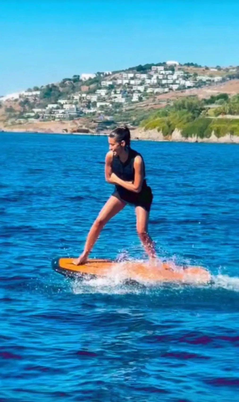 Yeraltı sezon finali yapar yapmaz soluğu Bodrum da aldı! Devrim Özkan jetsurf yapıp paylaştı 3
