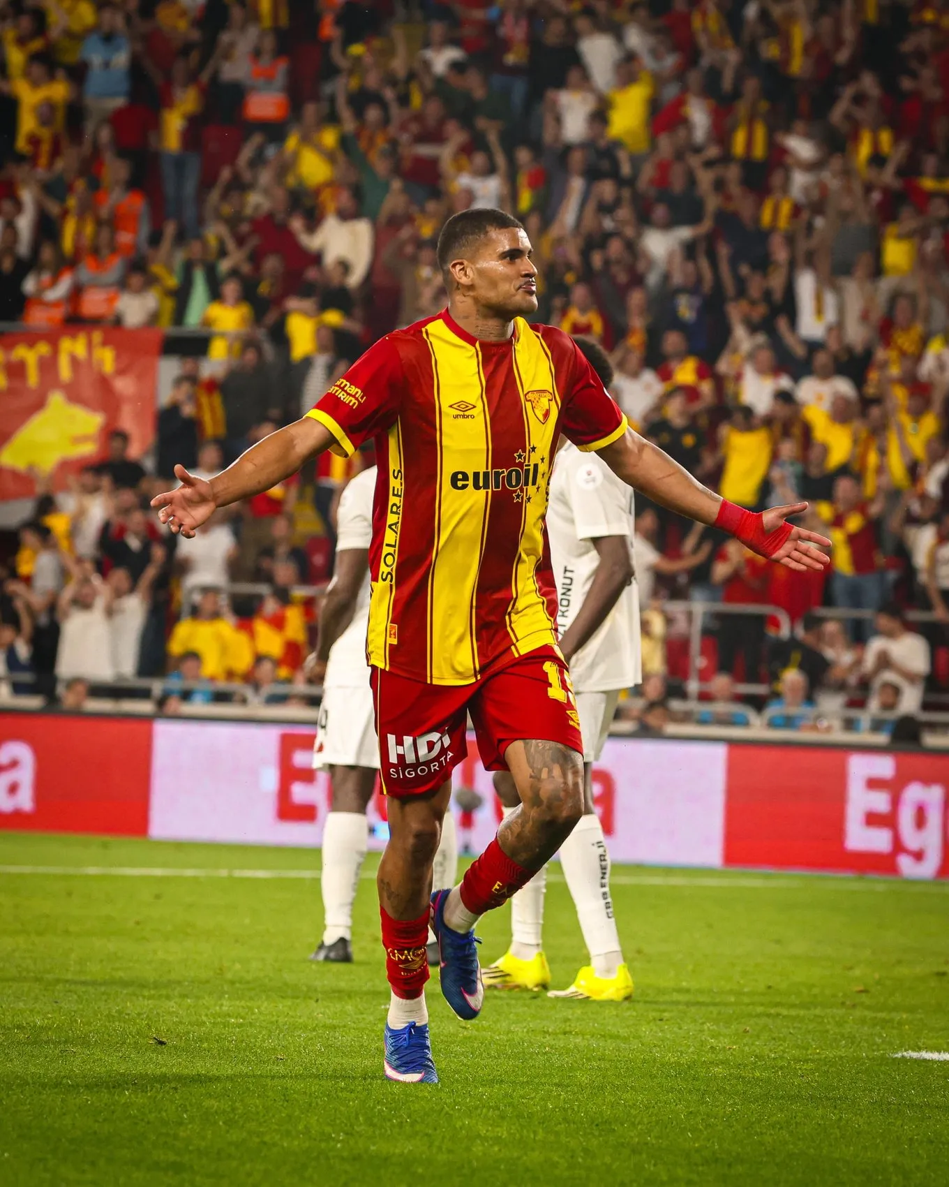 Göztepe forvet hattında yer kalmadı