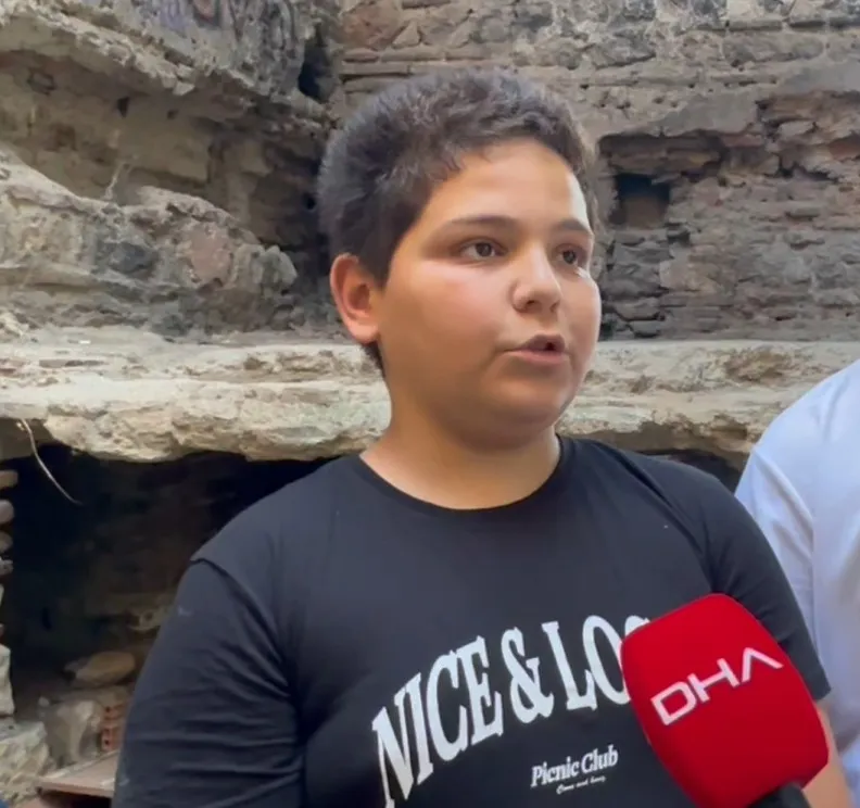 İznikli 12 çocuk bisikletleriyle sokakları temizliyor