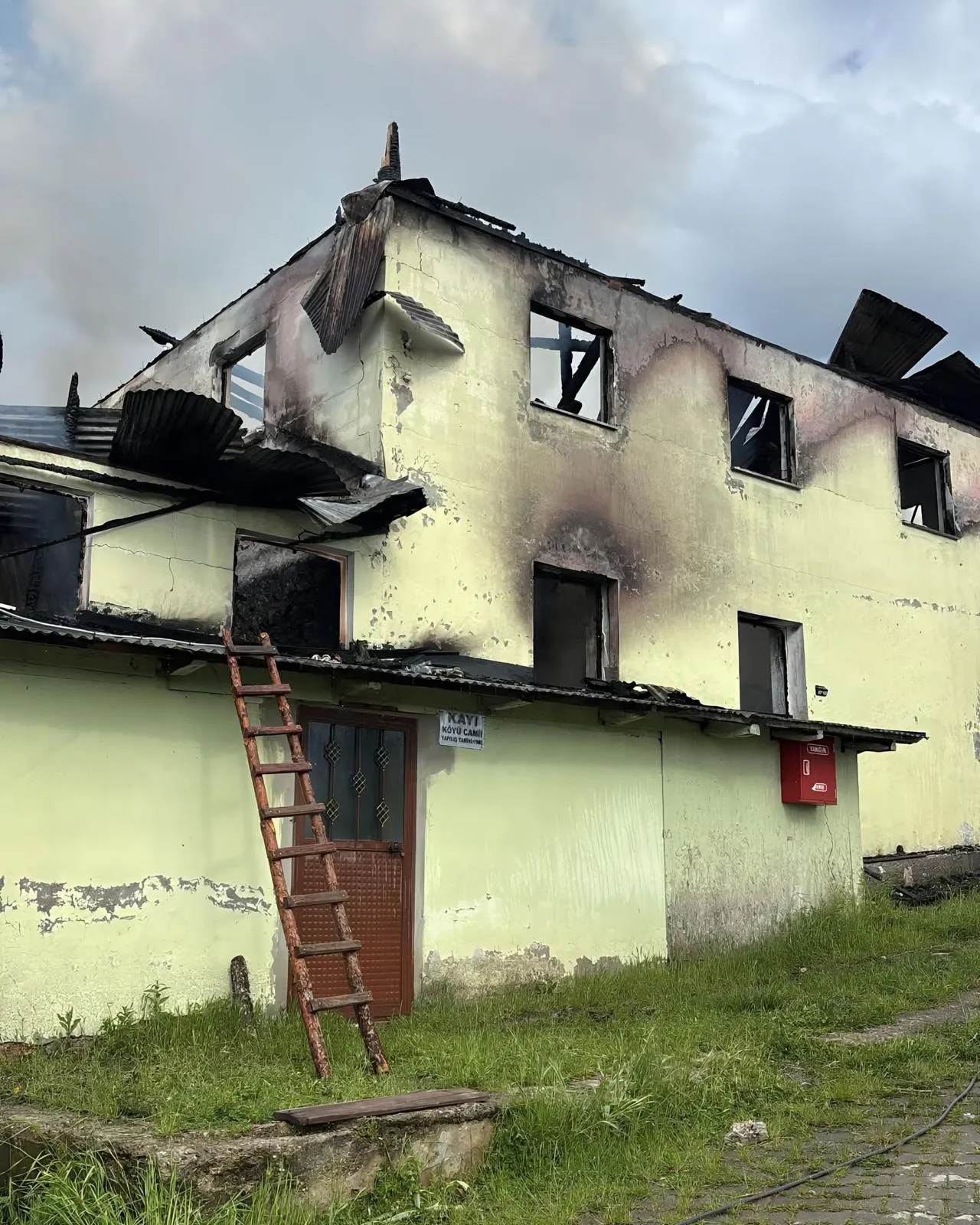 Kastamonu'da köy camisi küle döndü