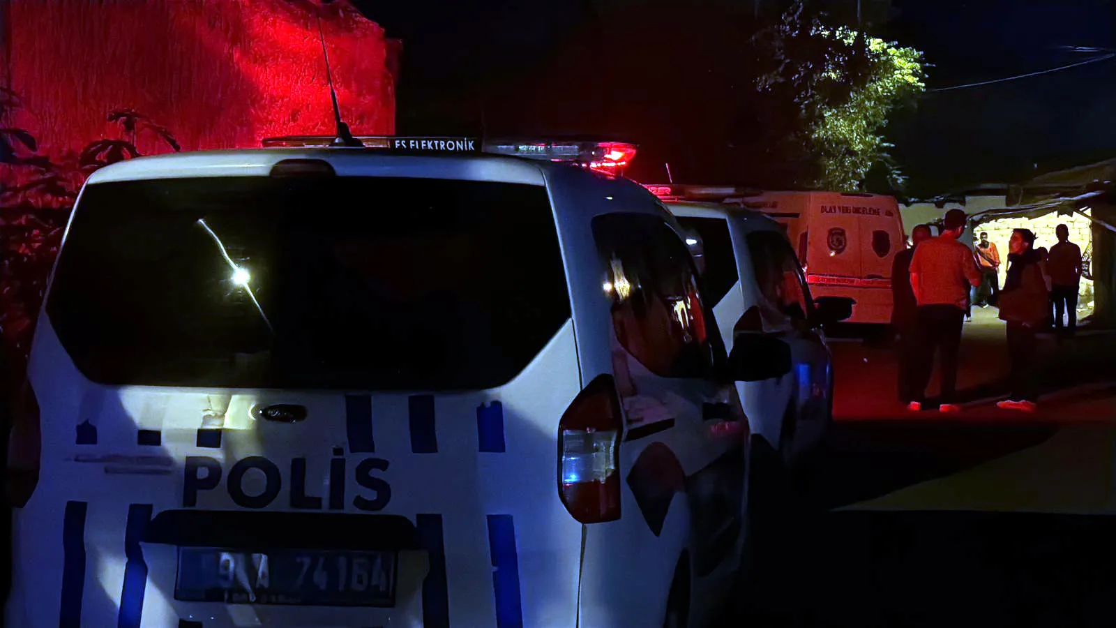 Çorlu’da gece vakti silahlı kavga 17 yaşındaki genç kız vuruldu