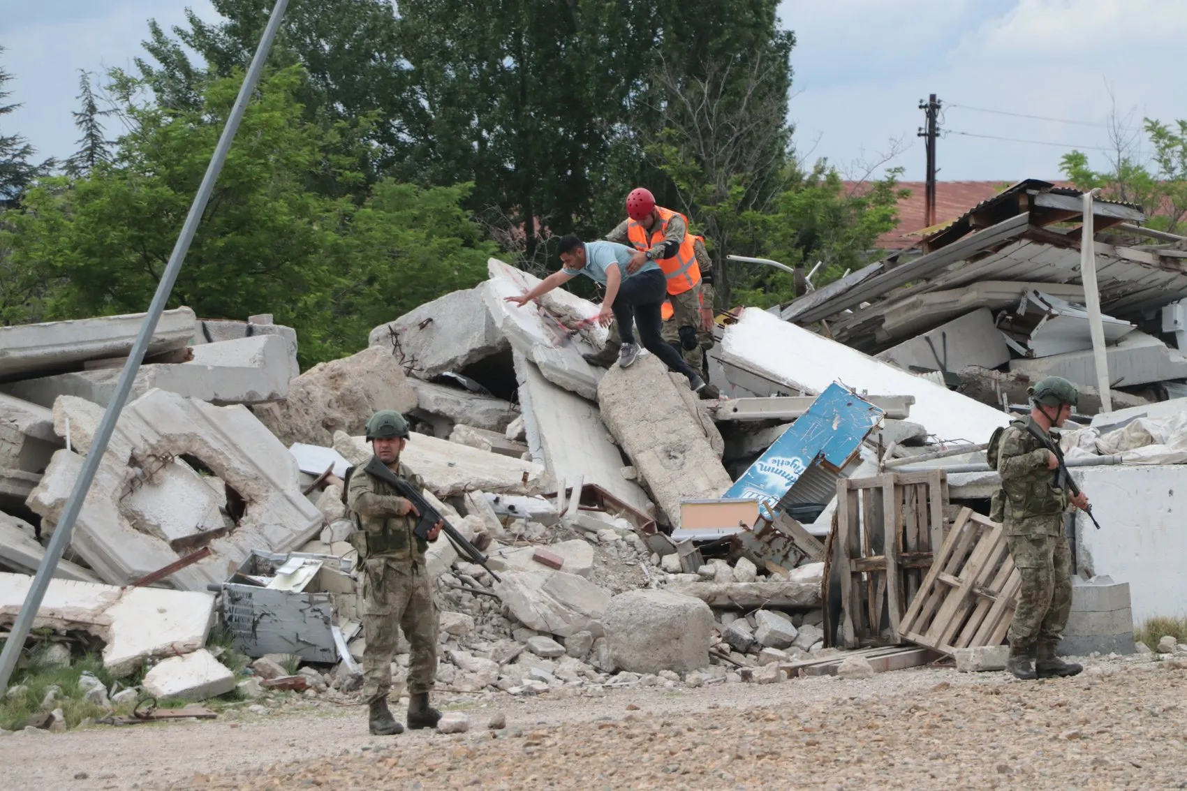Ankara'da büyük deprem tatbikatı 658 personel sahaya indi