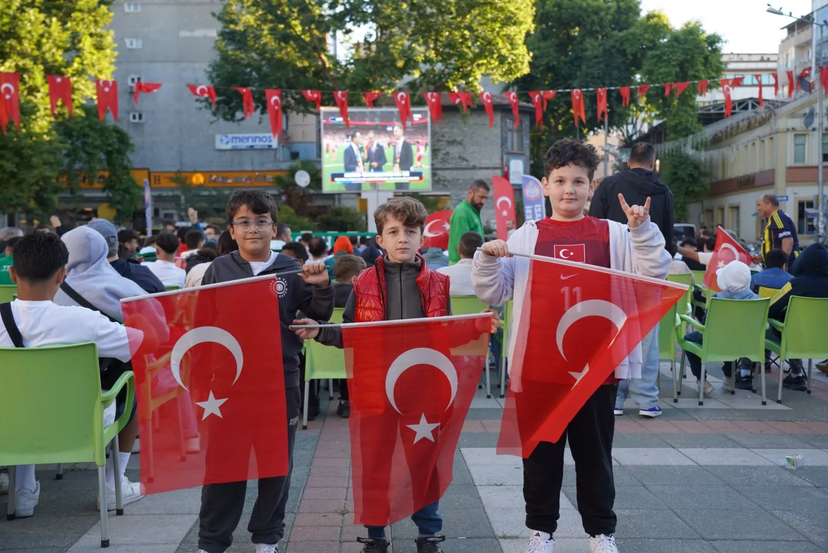 Bursalılar Dünya Kupası coşkusunu meydanlarda yaşadı