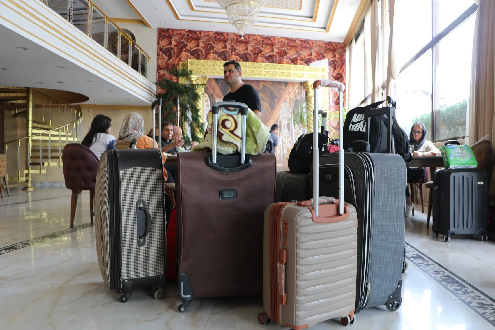 Van çarşısı İranlı turistlerle yeniden hareketlendi