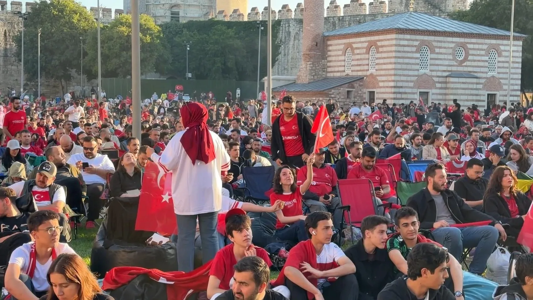 Yedikule Hisarı'nda milli maç heyecanı yaşandı