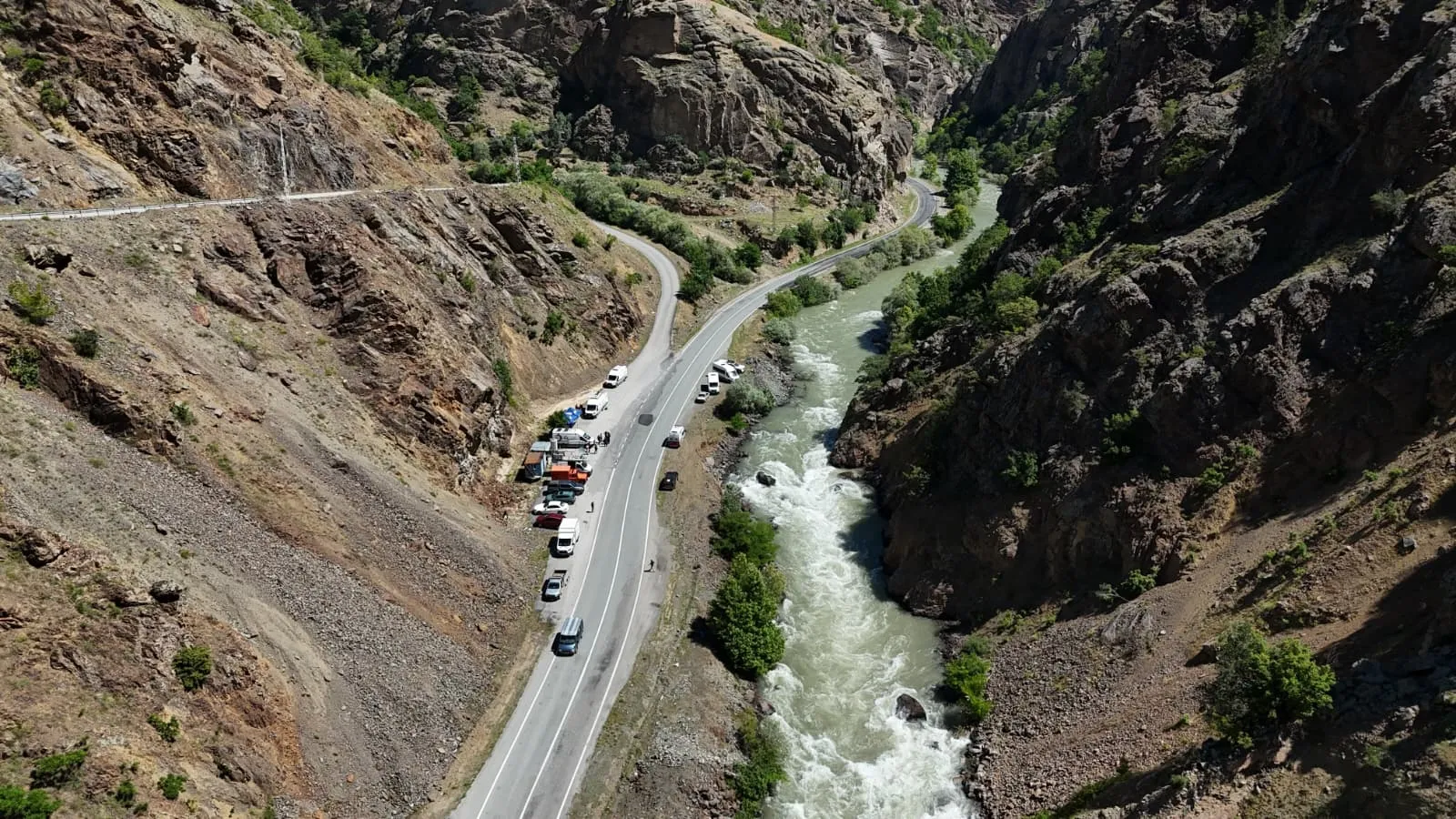 Artvin Şavşat’ta kaybolan baba ve oğlunu arama çalışmaları sürüyor