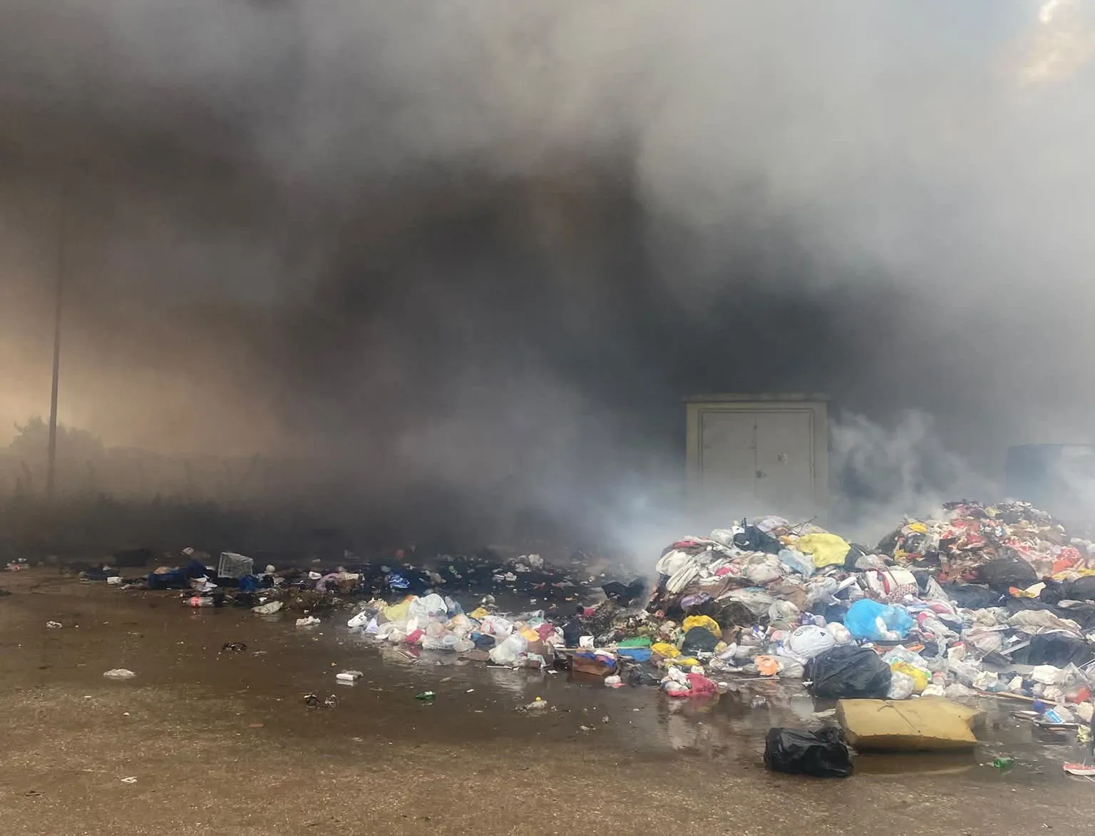 Keşan'daki atık tesisinde plastikler alevlere teslim oldu