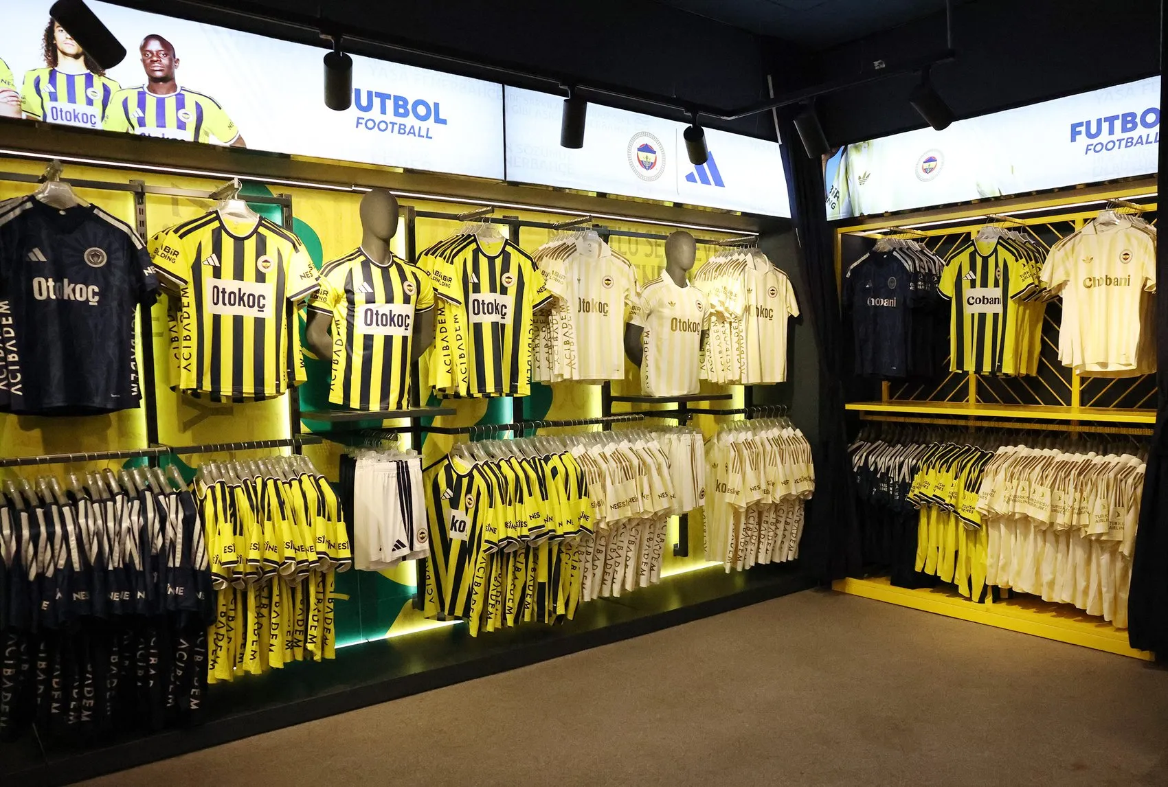 Fenerbahçe 120’nci yıl formalarını görkemli bir törenle görücüye çıkardı