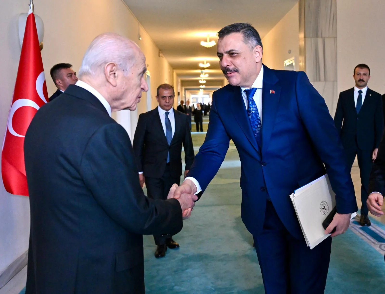 Bakanlardan Bahçeli'ye kritik Meclis ziyareti