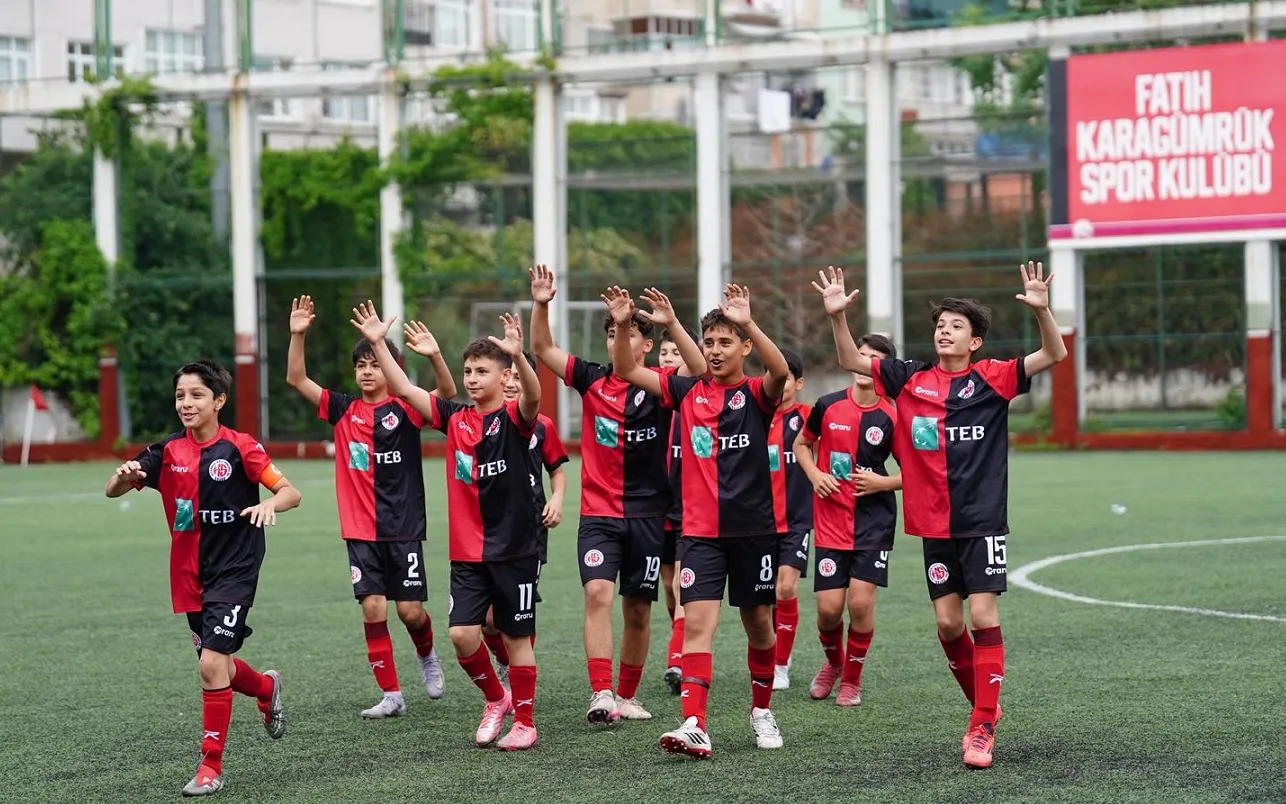İstanbul Kastamonuspor U13 takımı sezonu zirvede bitirdi