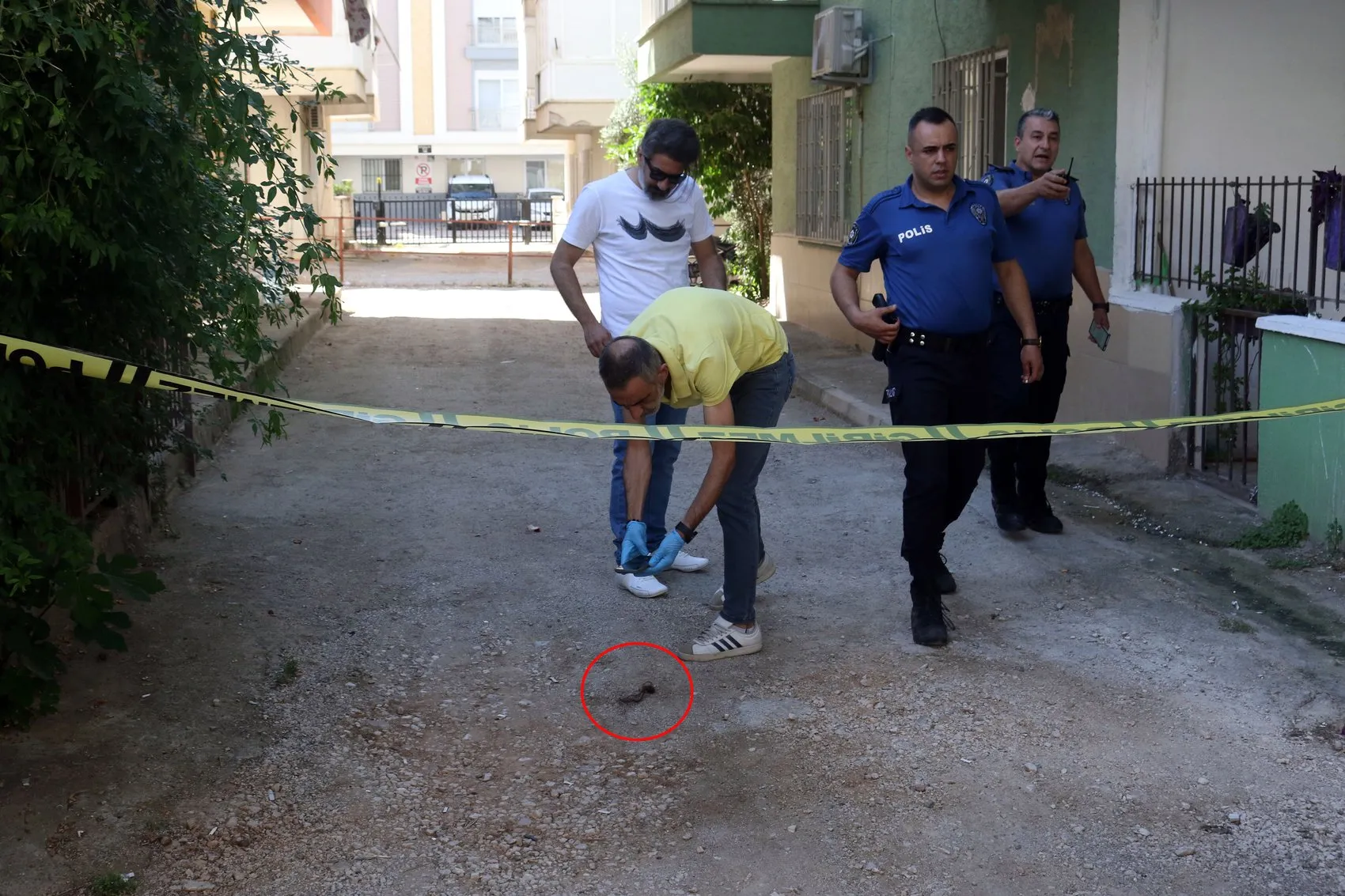 Antalya’da dehşet Öğretmen eşini ve kayınpederini öldürdü