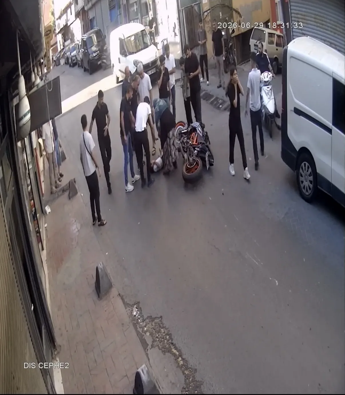 Beyoğlu’nda skuterli çocuğa motosiklet çarptı