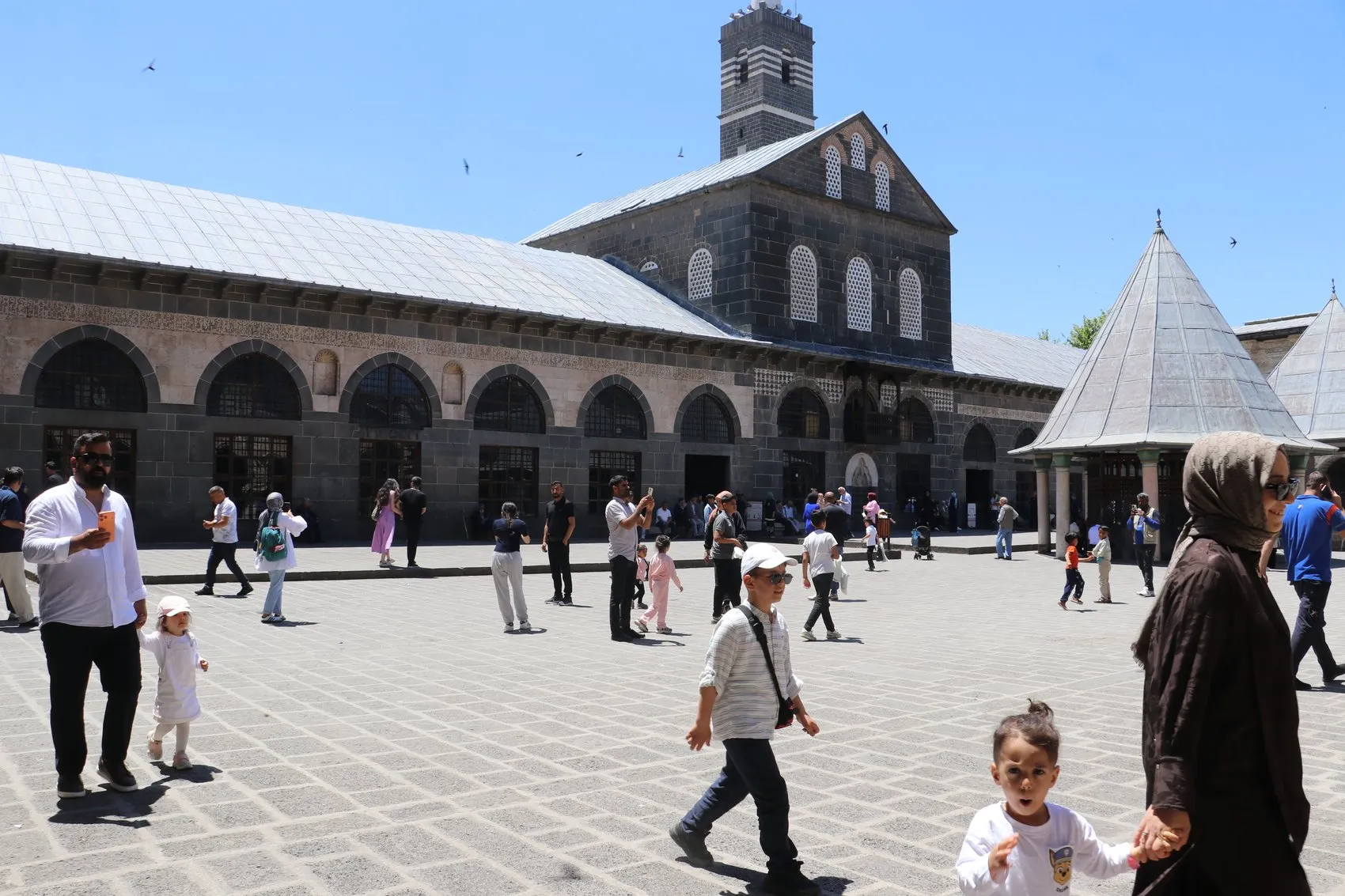 Diyarbakır sokaklarında bayram bereketi