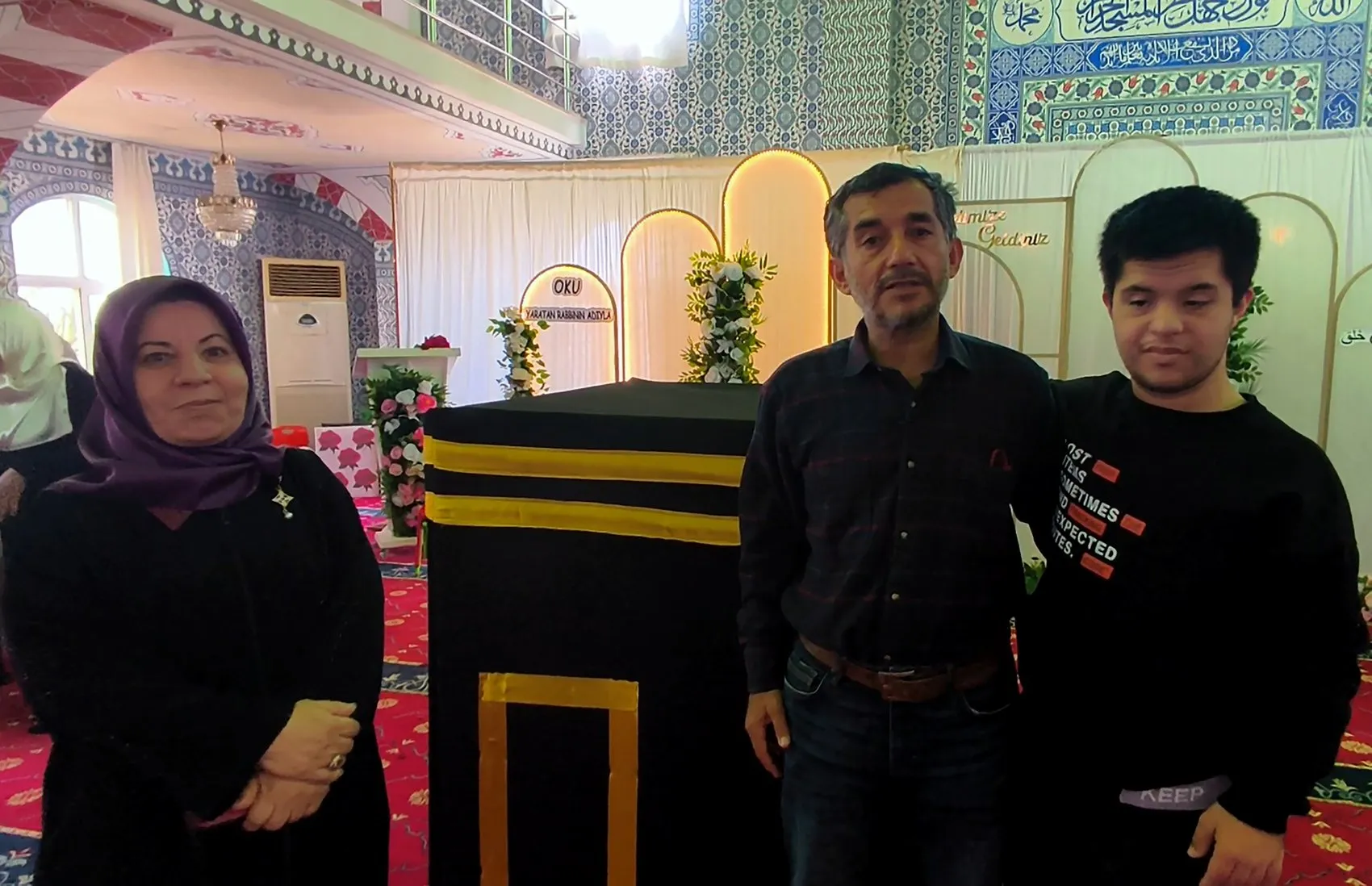Mersinli gencin Kabe özlemi görenleri duygulandırdı