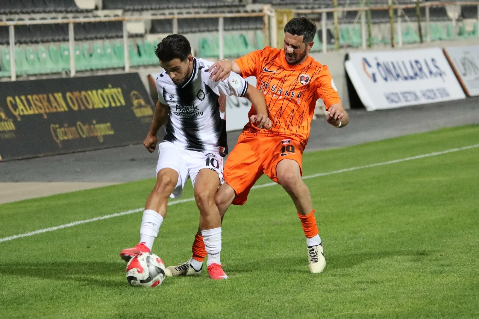 Altaylı Emre Tangeldi sözleşmesini feshedip Eskişehirspor ile el sıkıştı