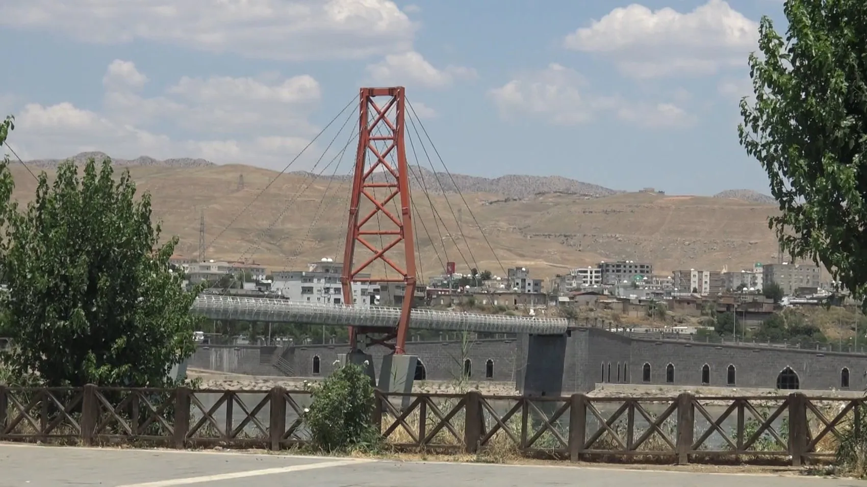 Cizre'de hayat durdu Termometreler 46 dereceyi gördü