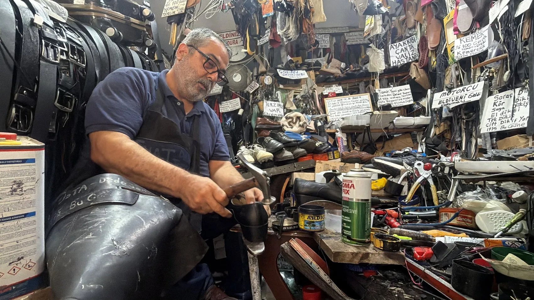 Osmaniyeli Aile 88 Yıldır Ayakkabı Tamir Ederek Geçiniyor