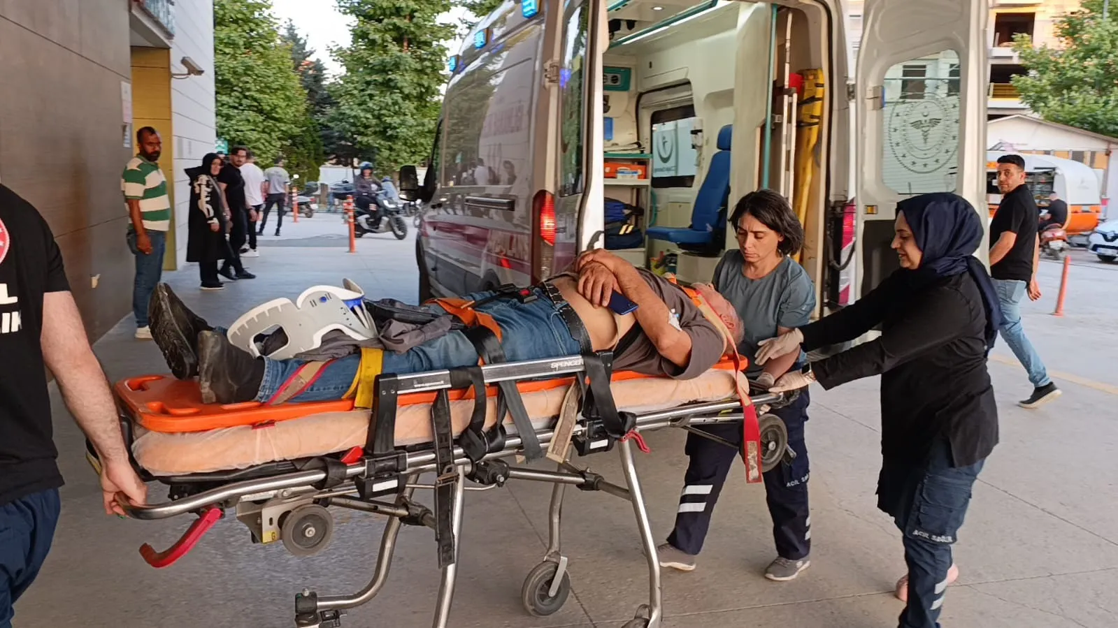 İnegöl'de servis kazası şoför ağır yaralandı