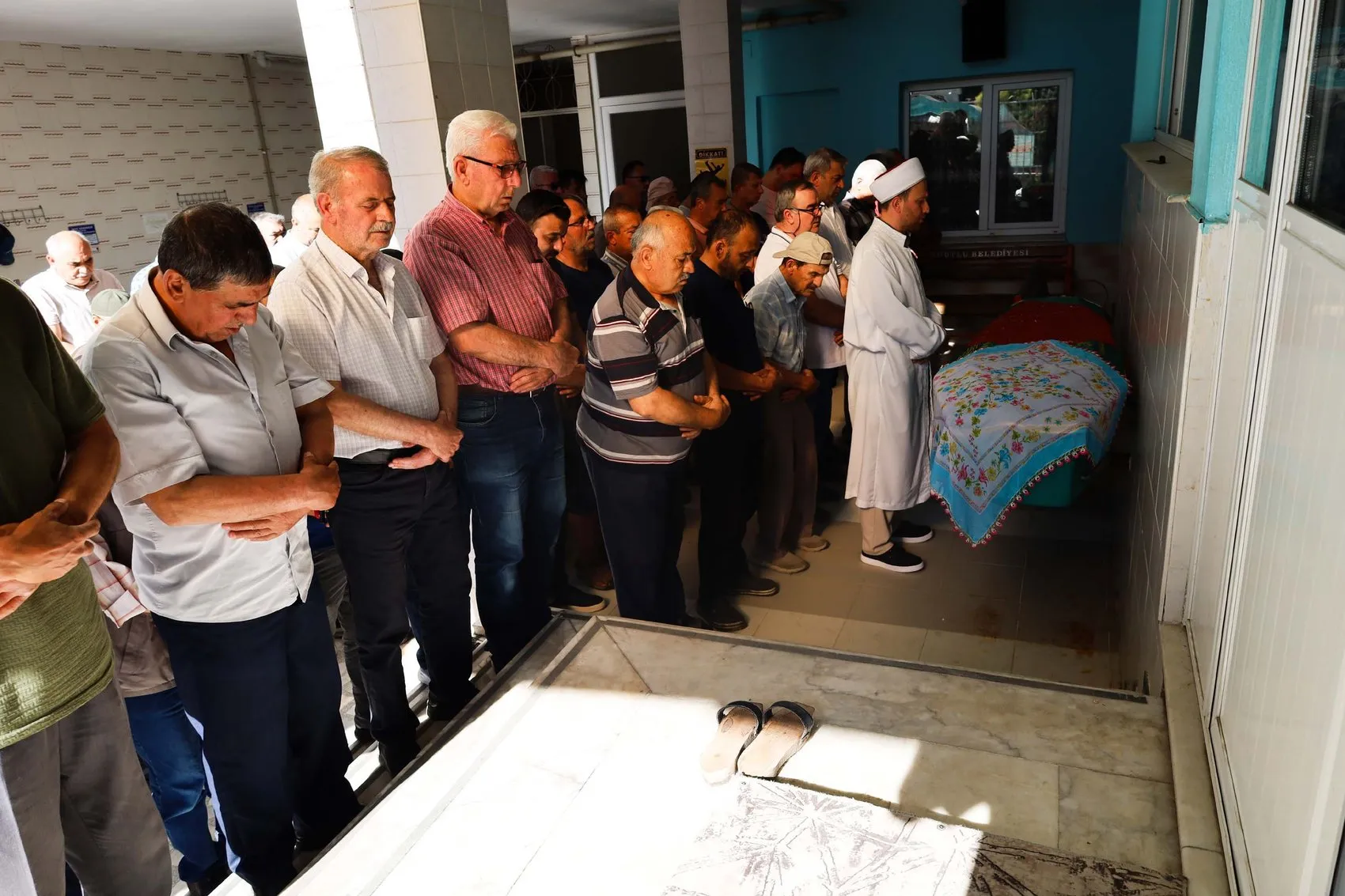 Uzaklaştırma kararına rağmen eşini öldürdü