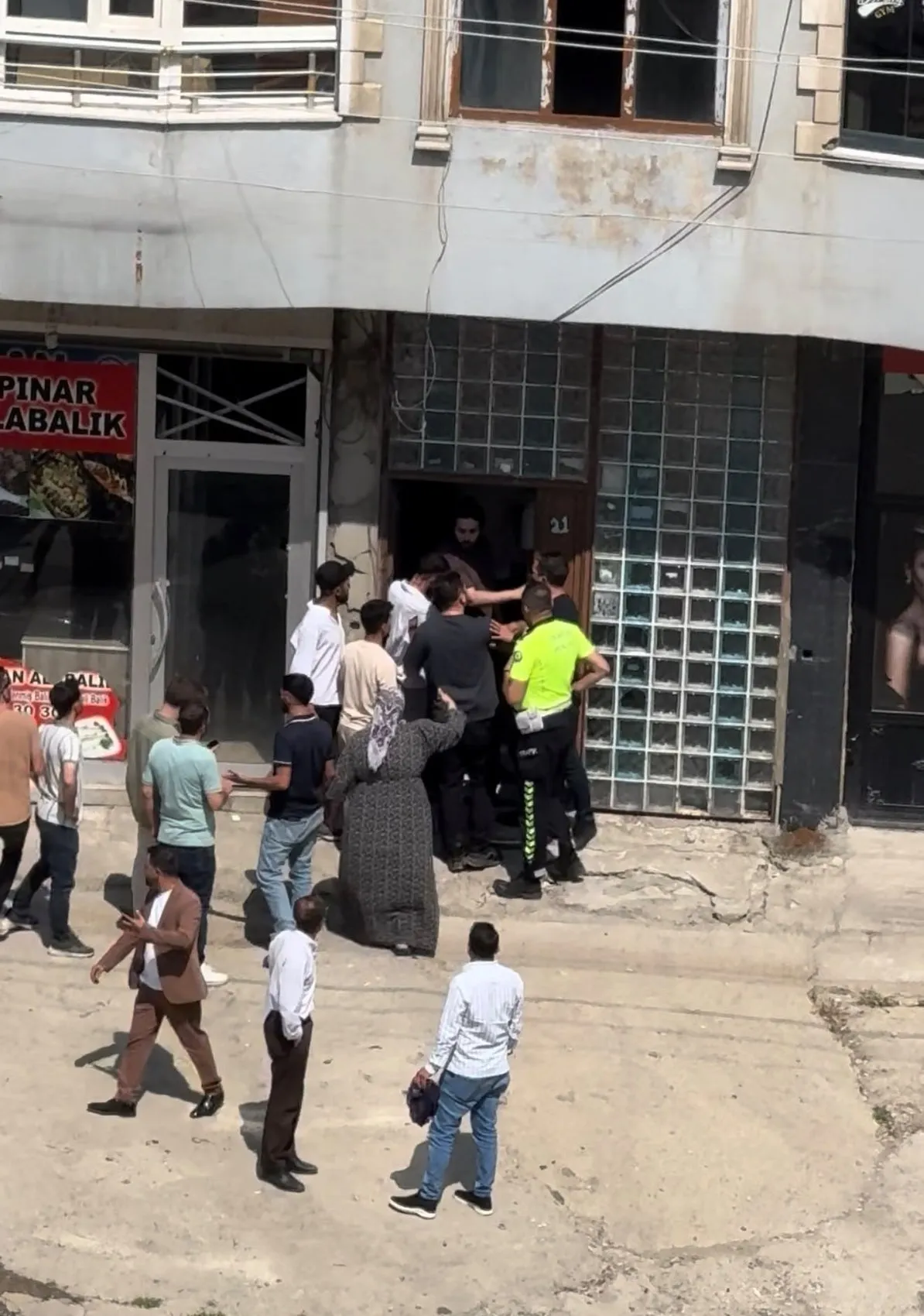 Şemdinli sokaklarında silahlar konuştu