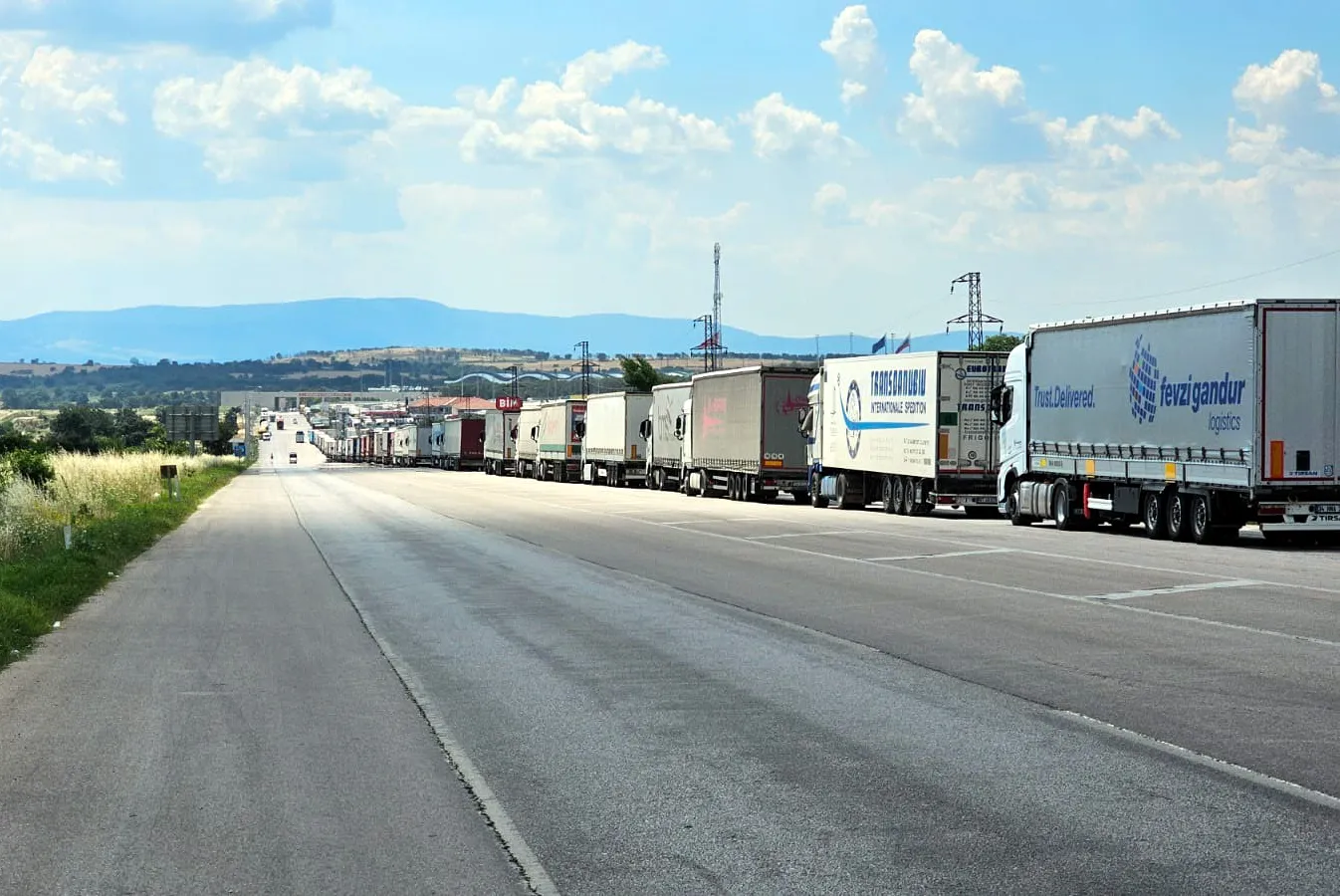 Hamzabeyli’de 20 kilometrelik TIR çilesi sürücüleri isyan ettirdi
