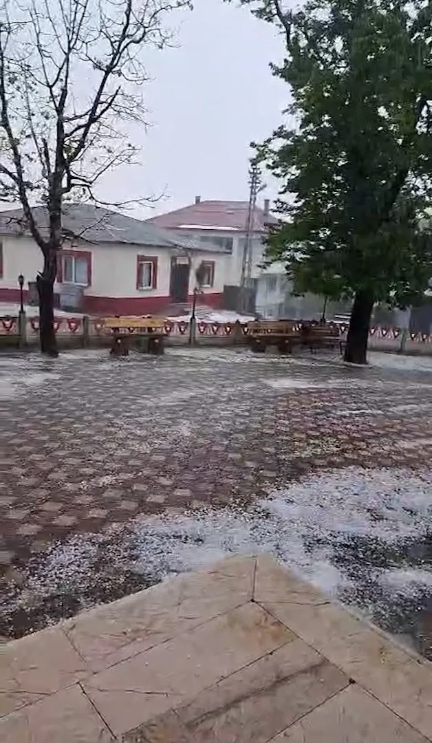 Haziranda kış manzarası Ordu Akkuş beyaza büründü