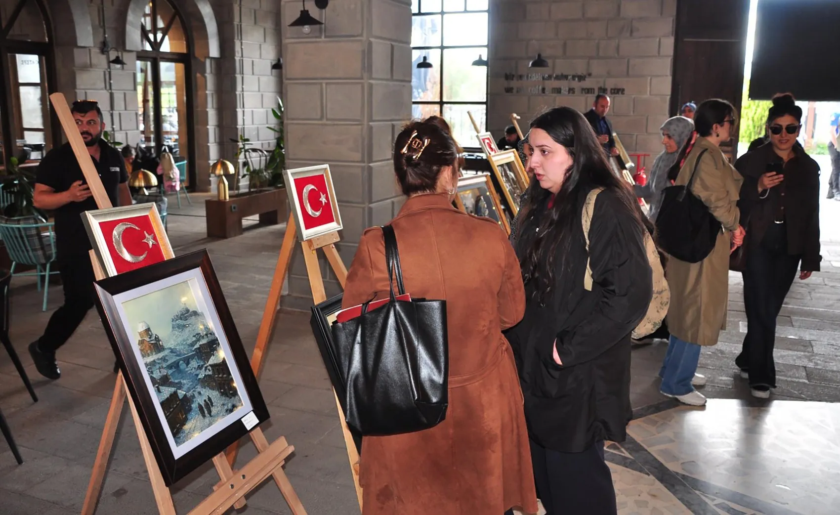 Karslı mahkumların el emeği göz nuru eserleri sergileniyor
