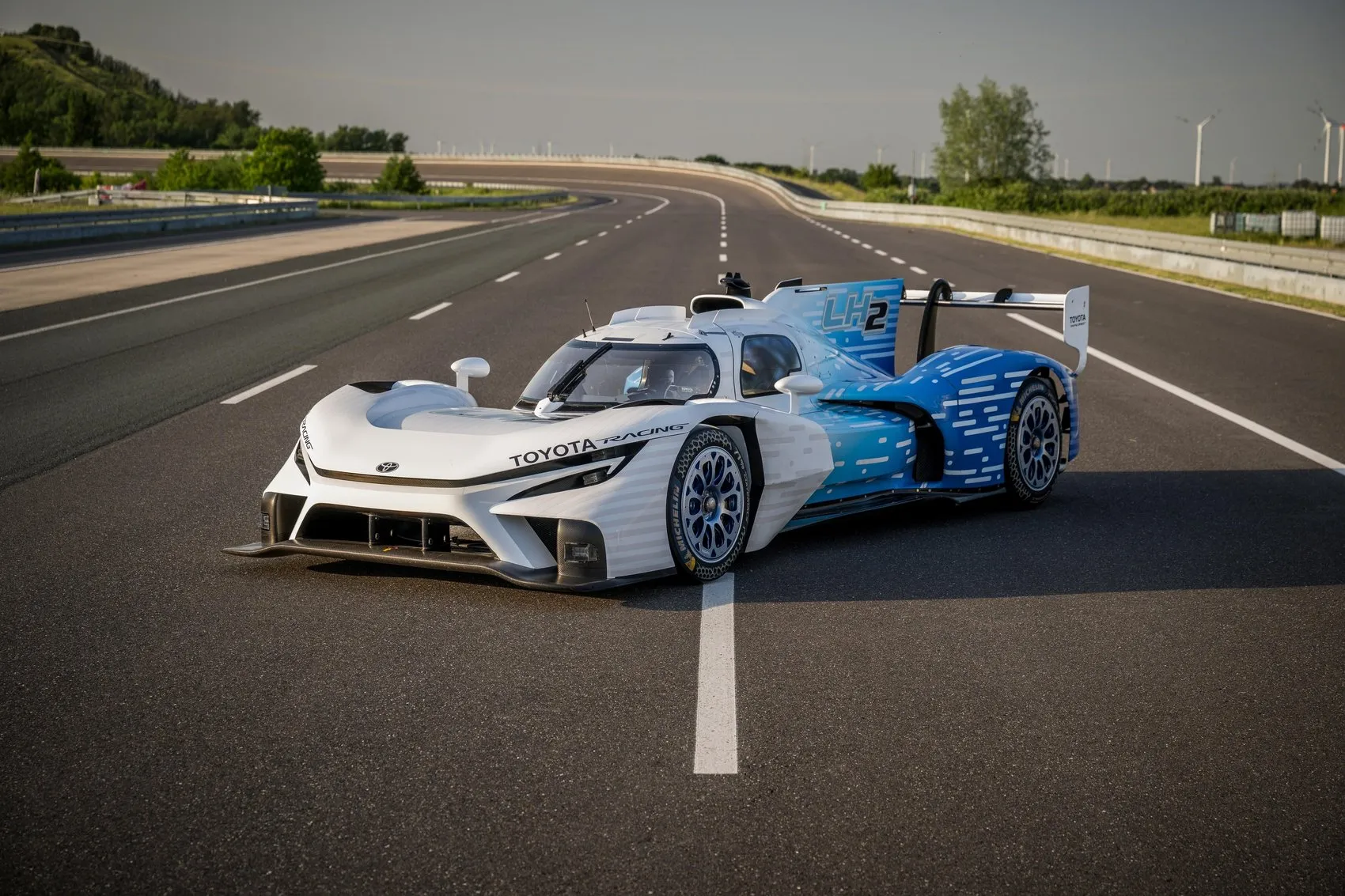 Toyota’nın sıvı hidrojenli yarış aracı Le Mans’te piste çıkacak