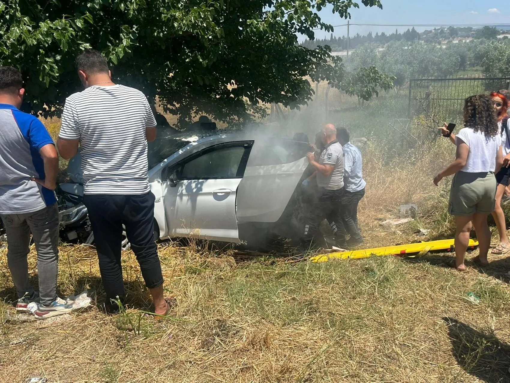 Menderes yolunda feci kaza 4 kişi ağır yaralandı