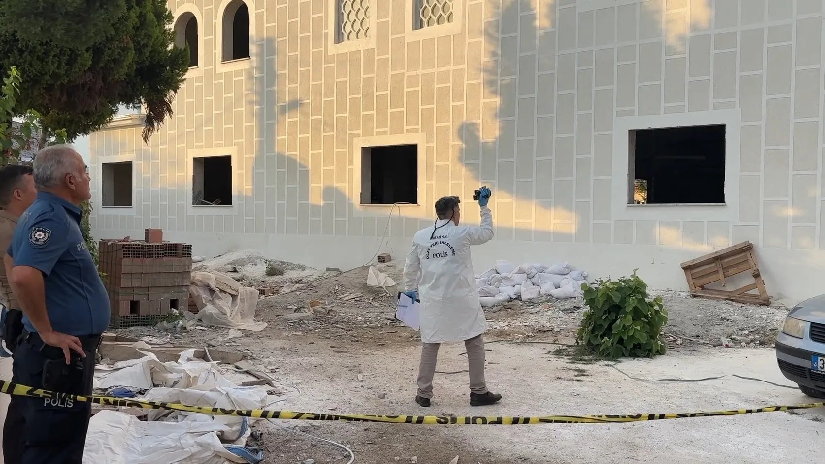 Aydın'da cami inşaatında iskele çöktü 1 işçi yaşamını yitirdi