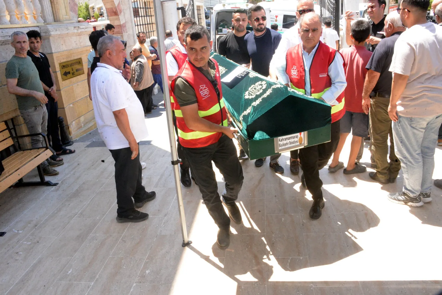 Kahramanmaraş'ta acı veda Yangında hayatını kaybeden 3 kardeş defnedildi