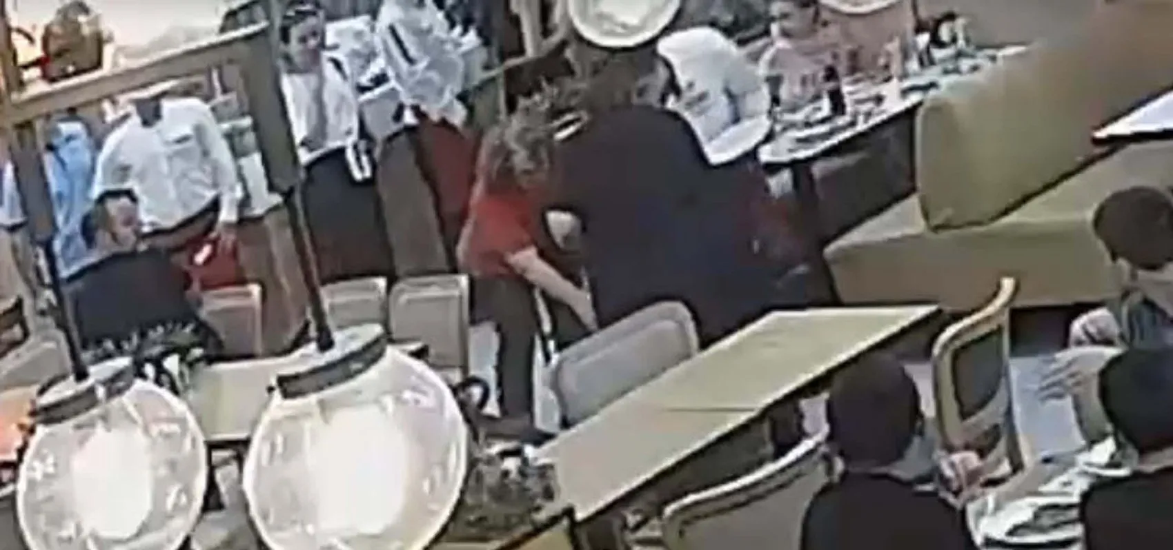Döner restoranında korkunç anlar kameraya yansıdı
