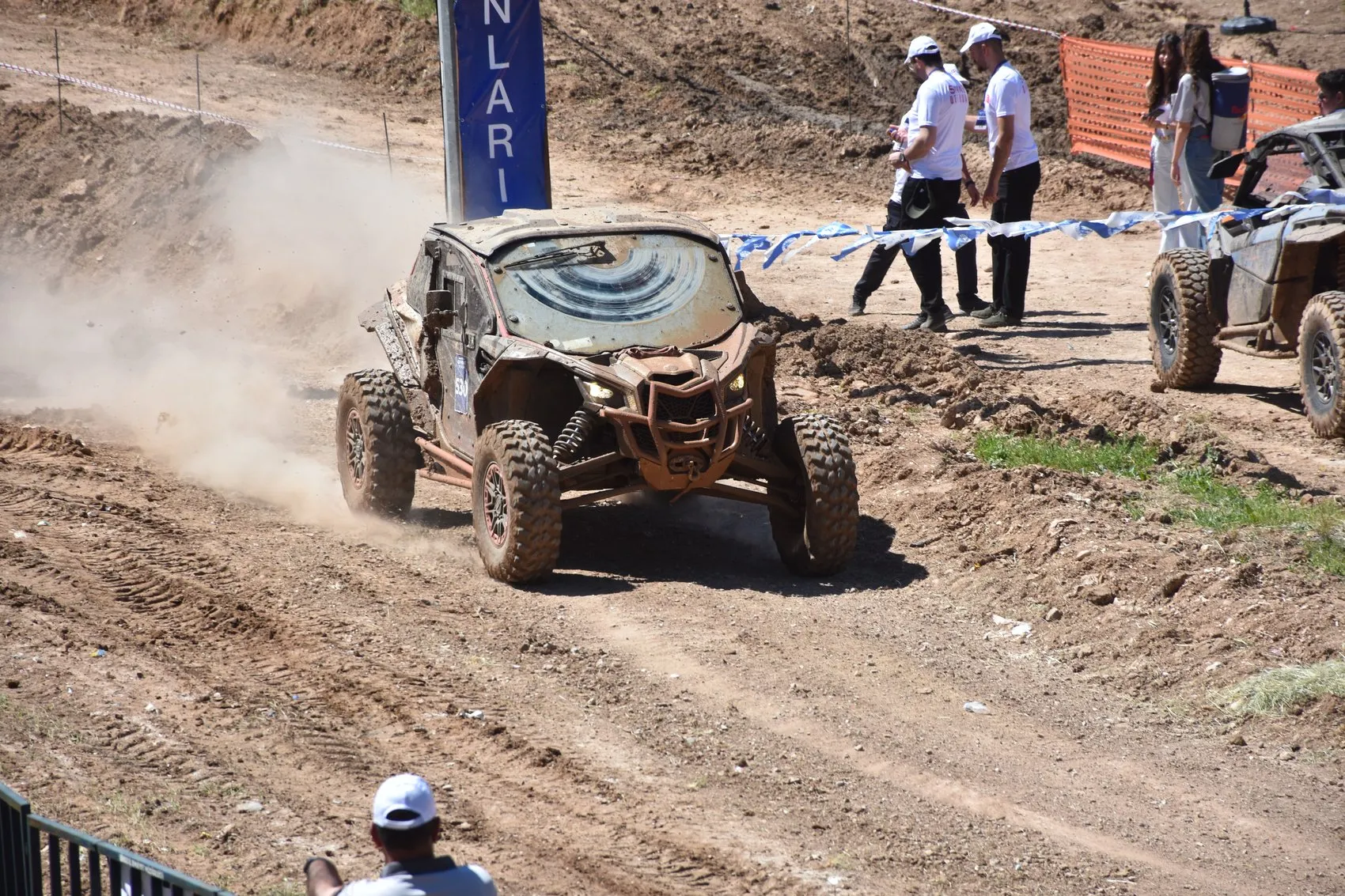 Sivas çamurlu parkurda off-road heyecanı nefes kesti