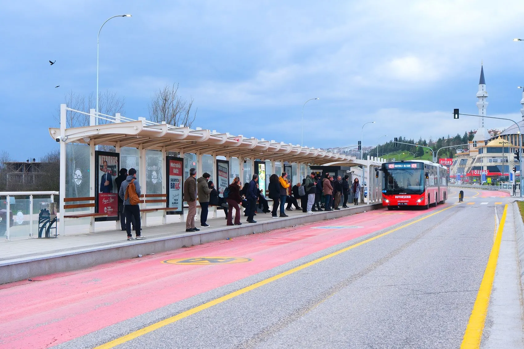 Sakarya metrobüsü ilk yılını 3,5 milyon yolcuyla kapattı