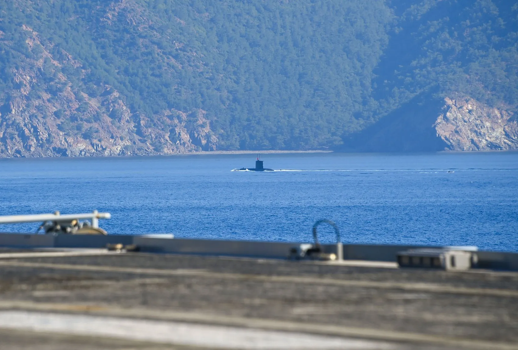 Türk donanması dört denizde gövde gösterisi yapıyor