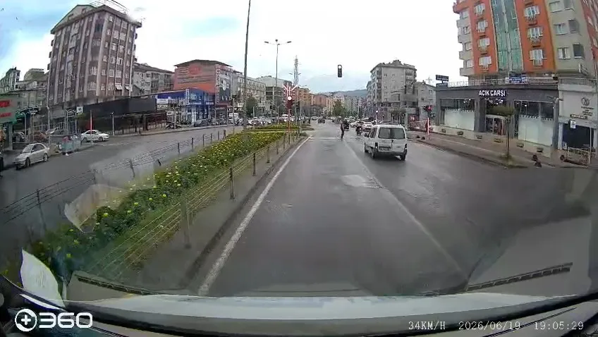 Zonguldak'ta kırmızı ışık ihlali kazaya neden oldu?