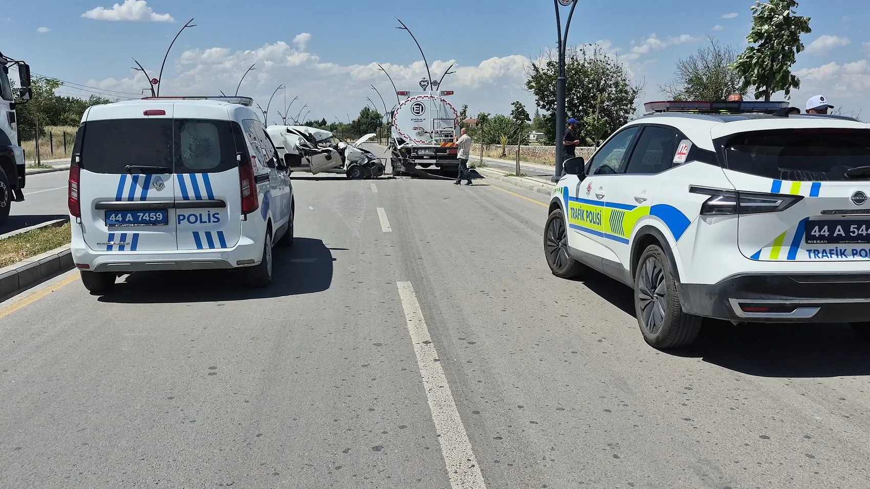Malatya’da ağır kaza Ticari araç tankere arkadan çarptı