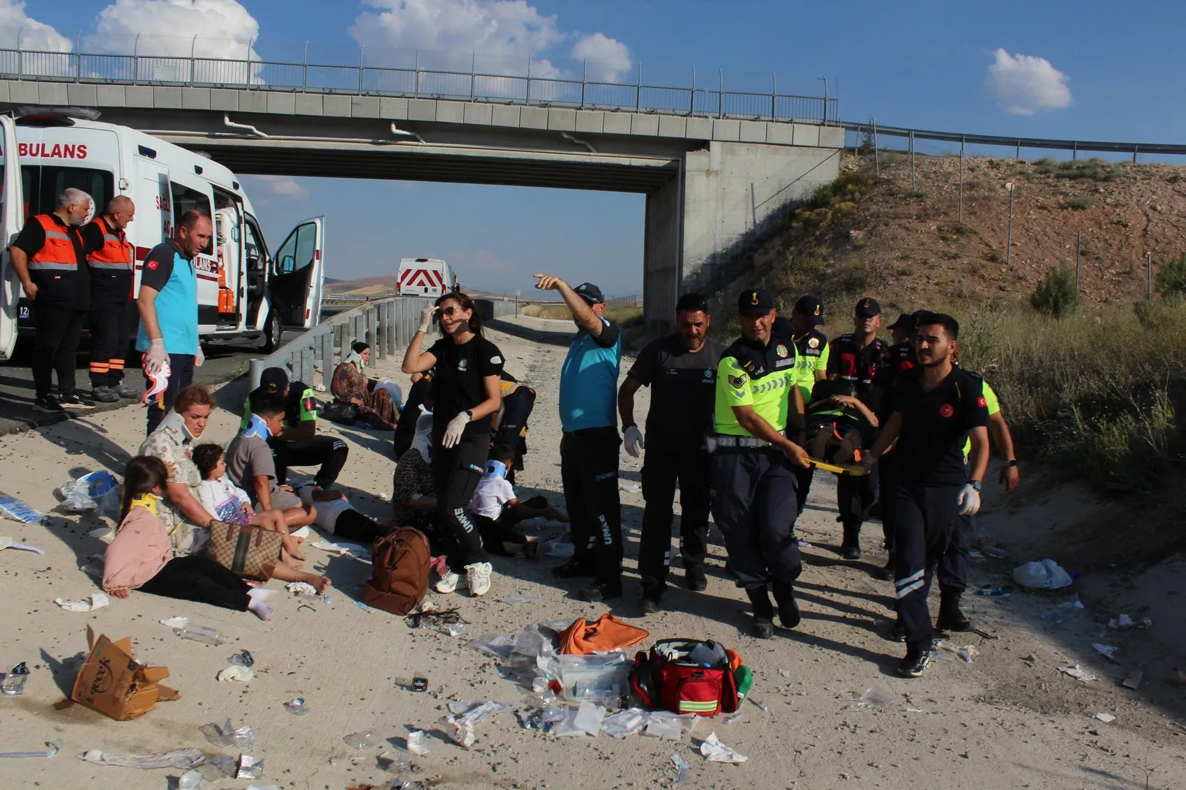 Aksaray yolunda otobüs faciası 40 kişi yaralandı