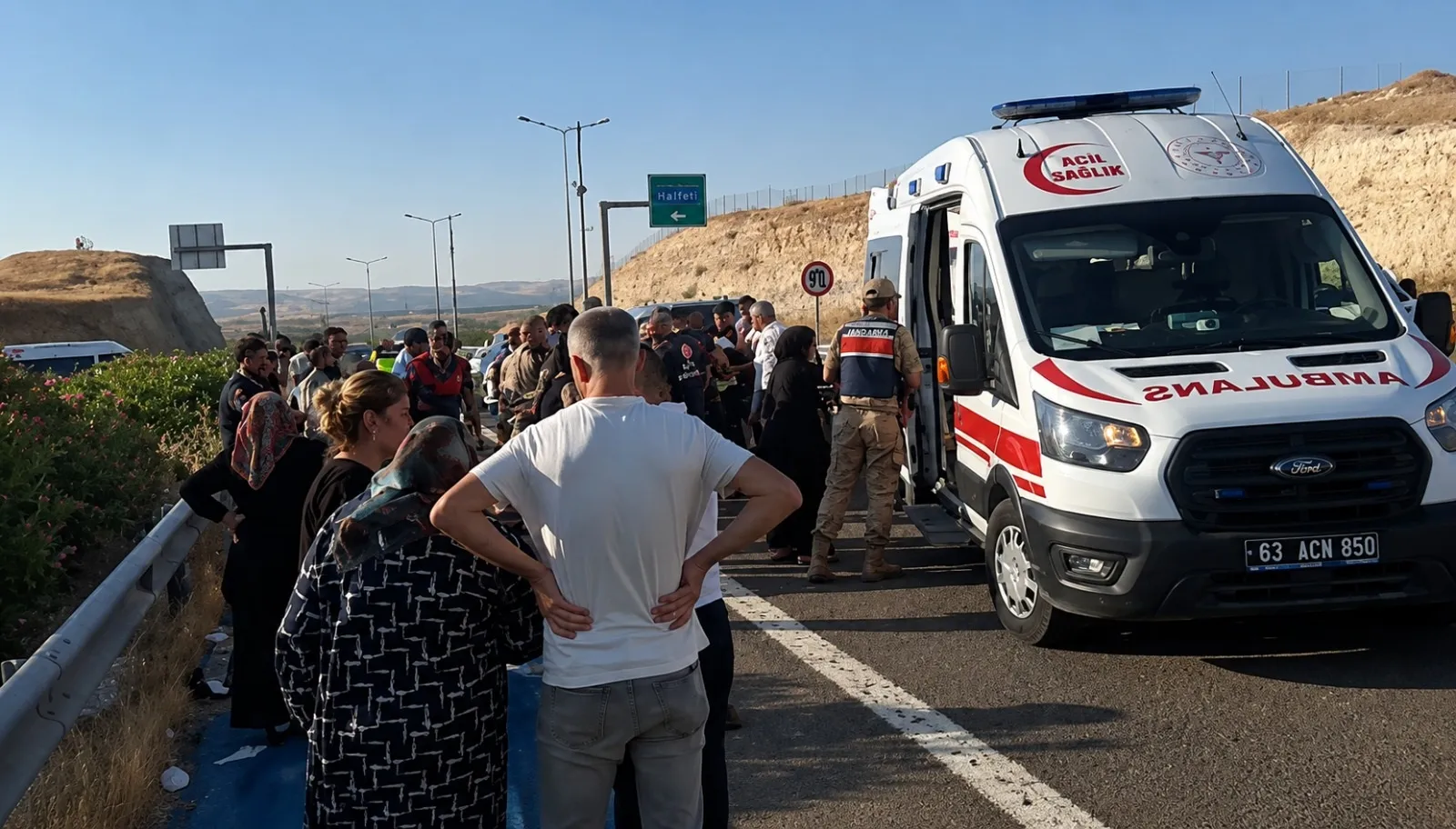 Halfeti yolunda can pazarı 2 ölü ve 9 yaralı var