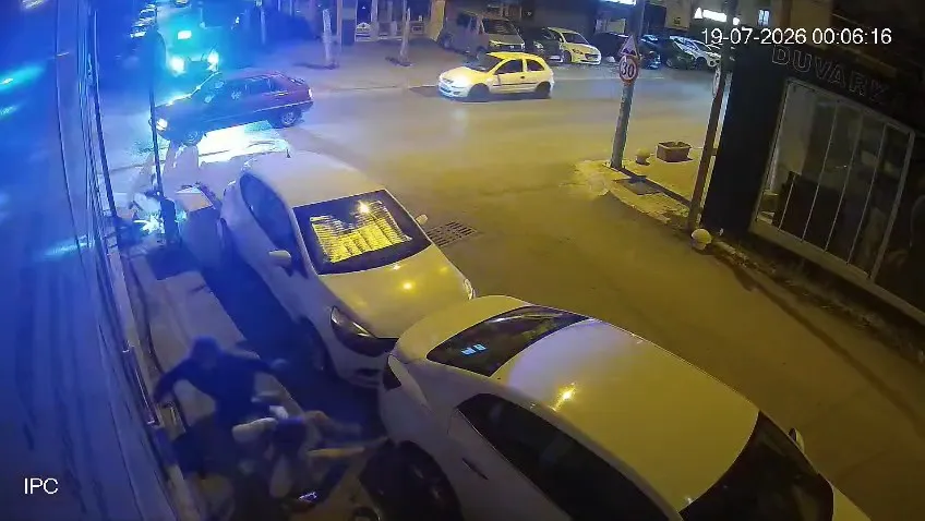 Gebze’de polis aracının burnunun dibinde kaza kamerada