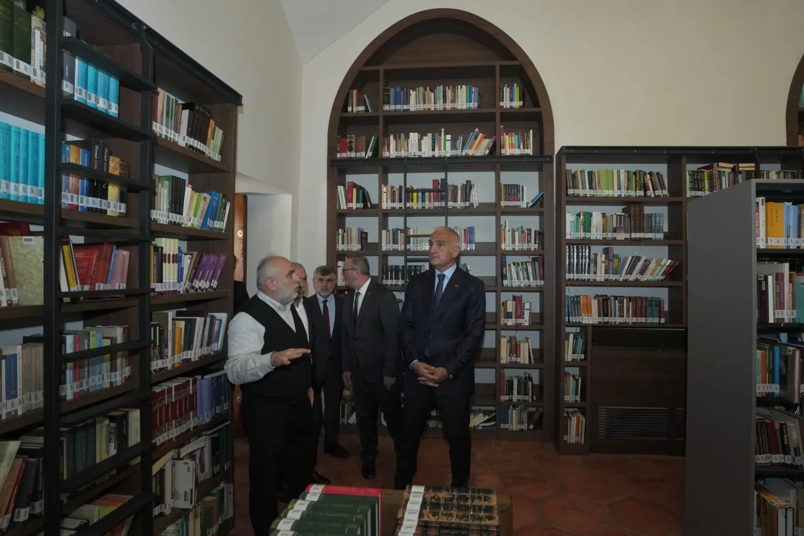 Bakan Ersoy bilim dünyasının önemli ismiyle bir araya geldi