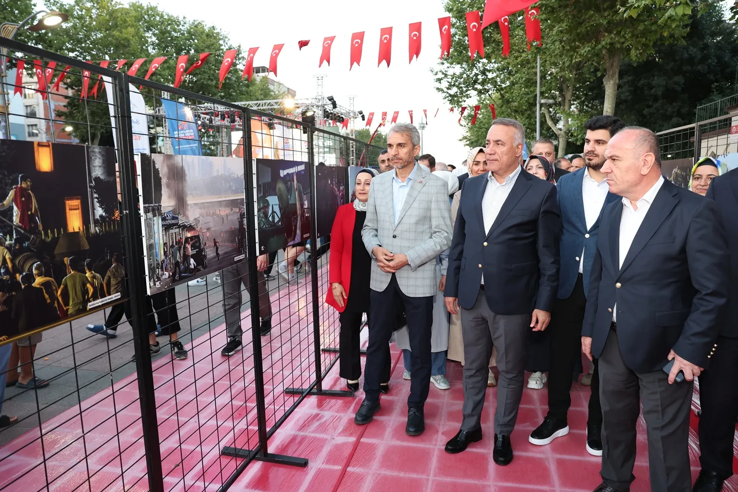 Sultangazi 15 Temmuz şehitlerini meydanlarda andı