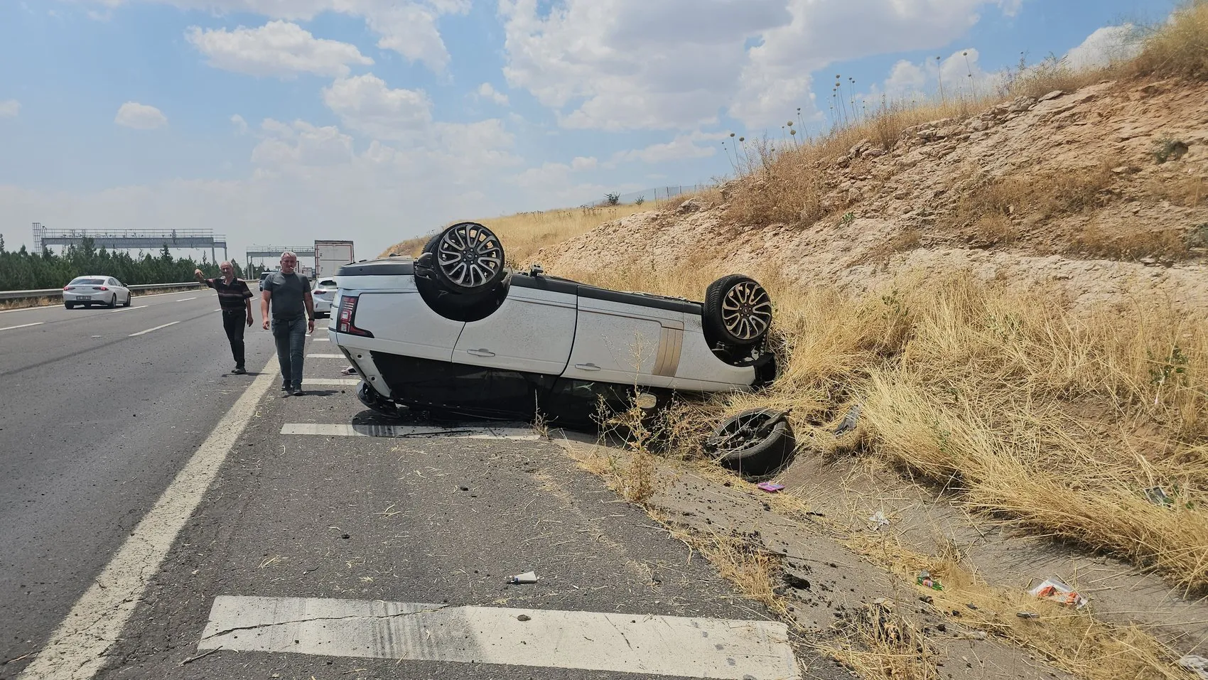 Şanlıurfa'da cip kaza yaptı sürücü yaralı kurtuldu
