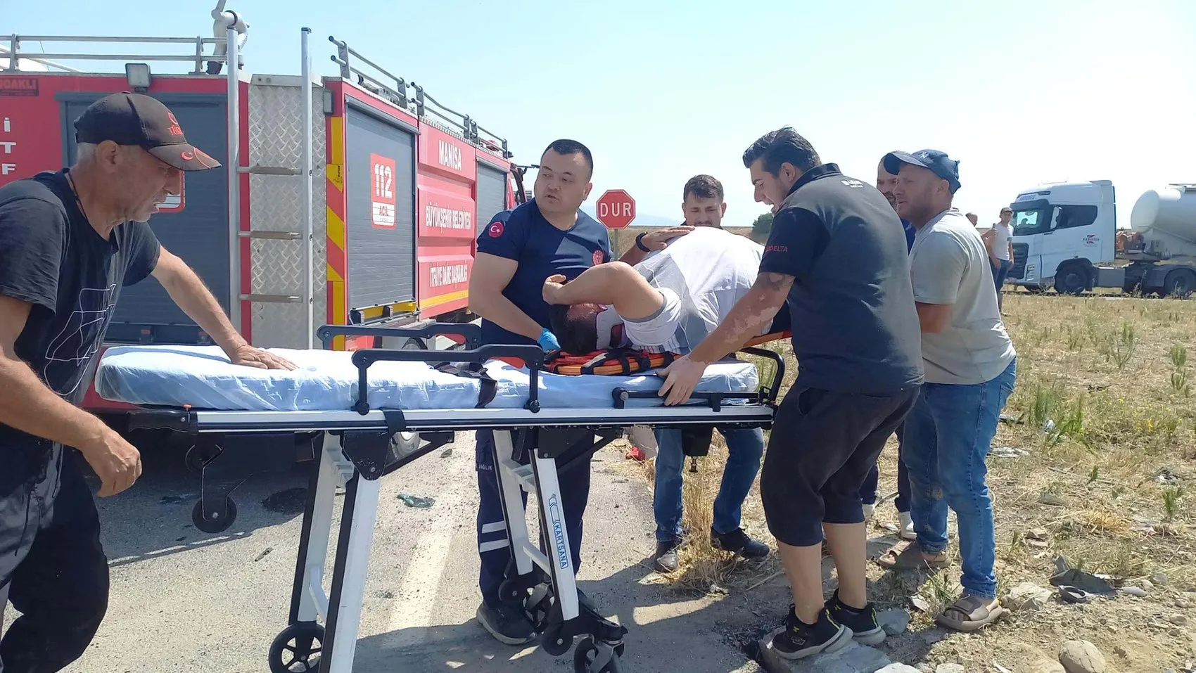 Manisa'da minibüslerin çarpıştığı kazada bir kişi hayatını kaybetti