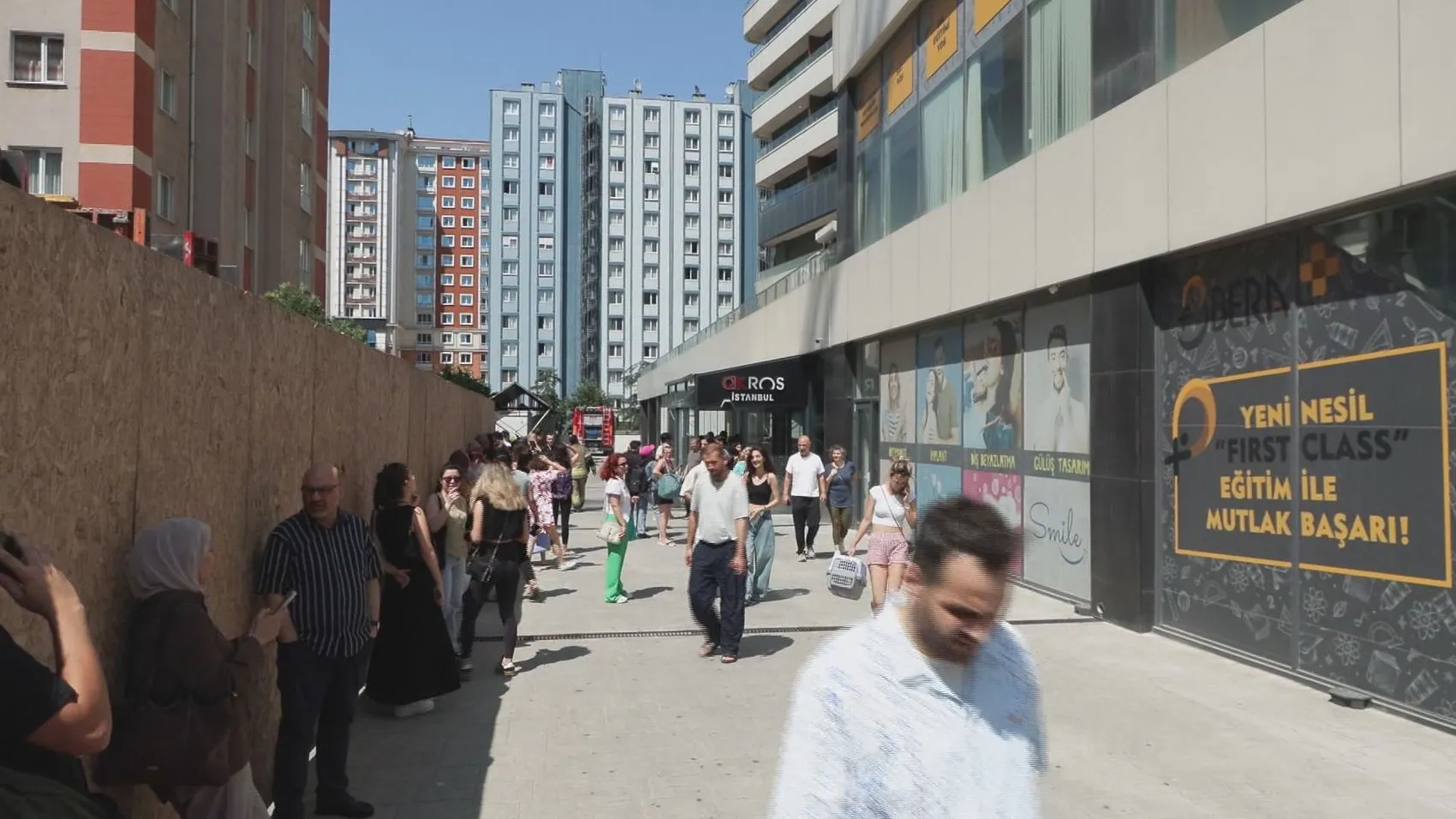 Esenyurt’ta yüksek katlı rezidansta korkutan yangın