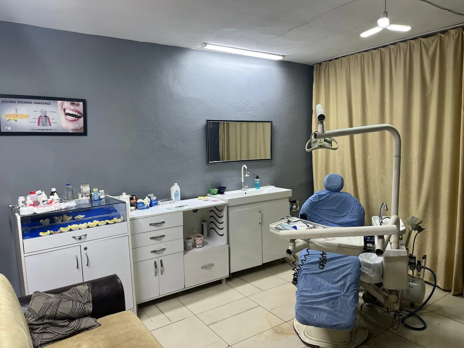 Şanlıurfa'da merdiven altı diş kliniklerine baskın