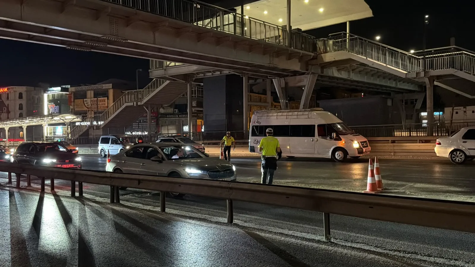 Küçükçekmece'de makas terörü trafiği birbirine kattı